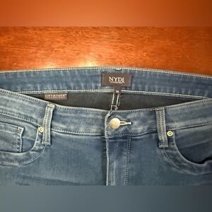 NYDJ Women's 14 Cropped Blue Jeans Super Comfortable! Great for Summer Travel
